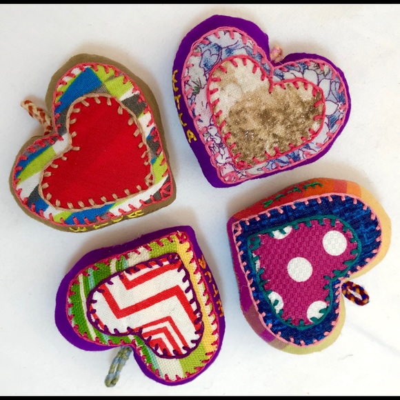 One hand embroidered heart 💕 keychain ornament - Picture 2 of 3